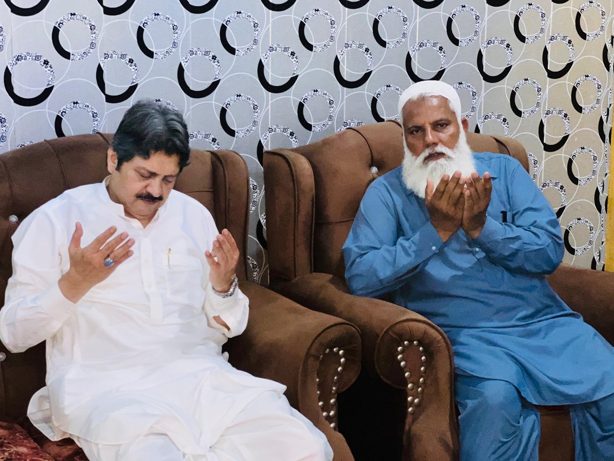 chnaseersidh's tweet image. ممبر قومی اسمبلی چوہدری نصیر احمد عباس سدھو صاحب کی راجہ لطیف کے بیٹے اور راجہ عادل منظور کے ماموں زاد بھائی احسان لطیف کی وفات پر فاتحہ خوانی اور اظہار تعزیت۔اس موقع پر راجہ صابر،راجہ یعقوب،راجہ نعیم حیات،راجہ ثمر سلطان بھی موجود تھے۔
#Gujrat #PMLN #NA