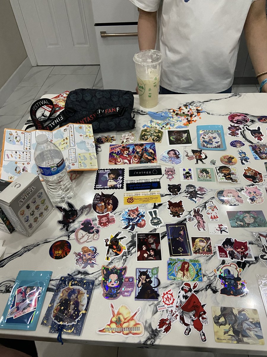 krescentdrops's tweet photo. Thank you for all the sticker trades yesterday!!! I still have stickers available today so if you find me come ask for a sticker trade or sticker! My bag is pretty easy to spot I think.

#fanfestwoltrade https://t.co/WWuQPmMTVs