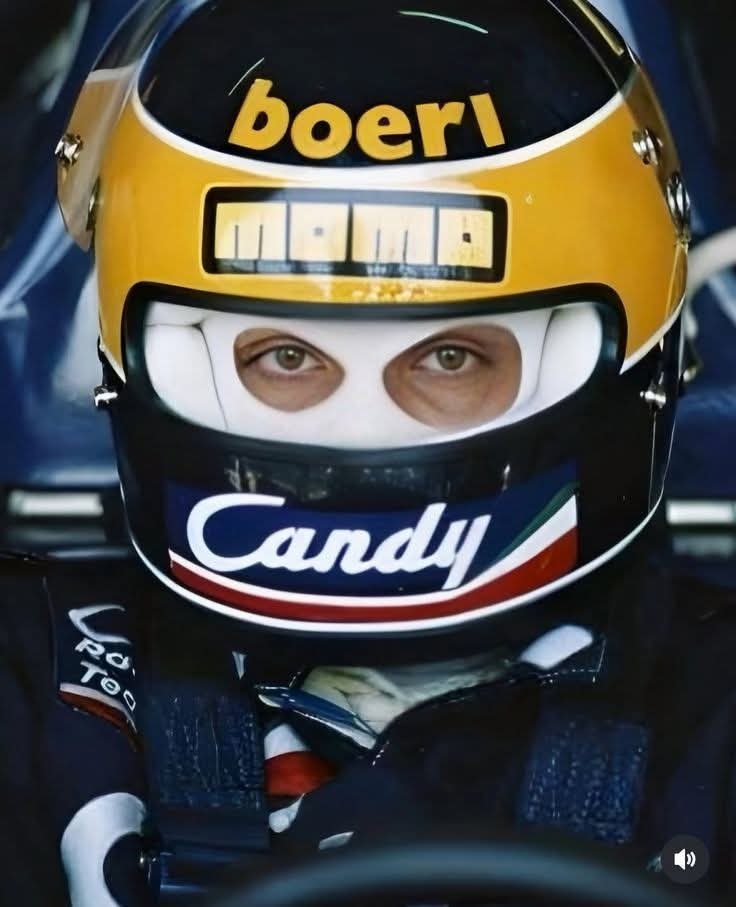 GiorasXerez's tweet image. #TBT - 25 anos sem Michele Alboreto. Vice-campeão @F1 1985 e Campeão das @24hoursoflemans 1997. Italiano morreu após sofrer acidente testando novo Audi R8, que seria usado na tradicional prova francesa.  

"Caro Alboreto! Un pilota davvero eccezionale. L'Italia ti ringrazia"! 🇮🇹