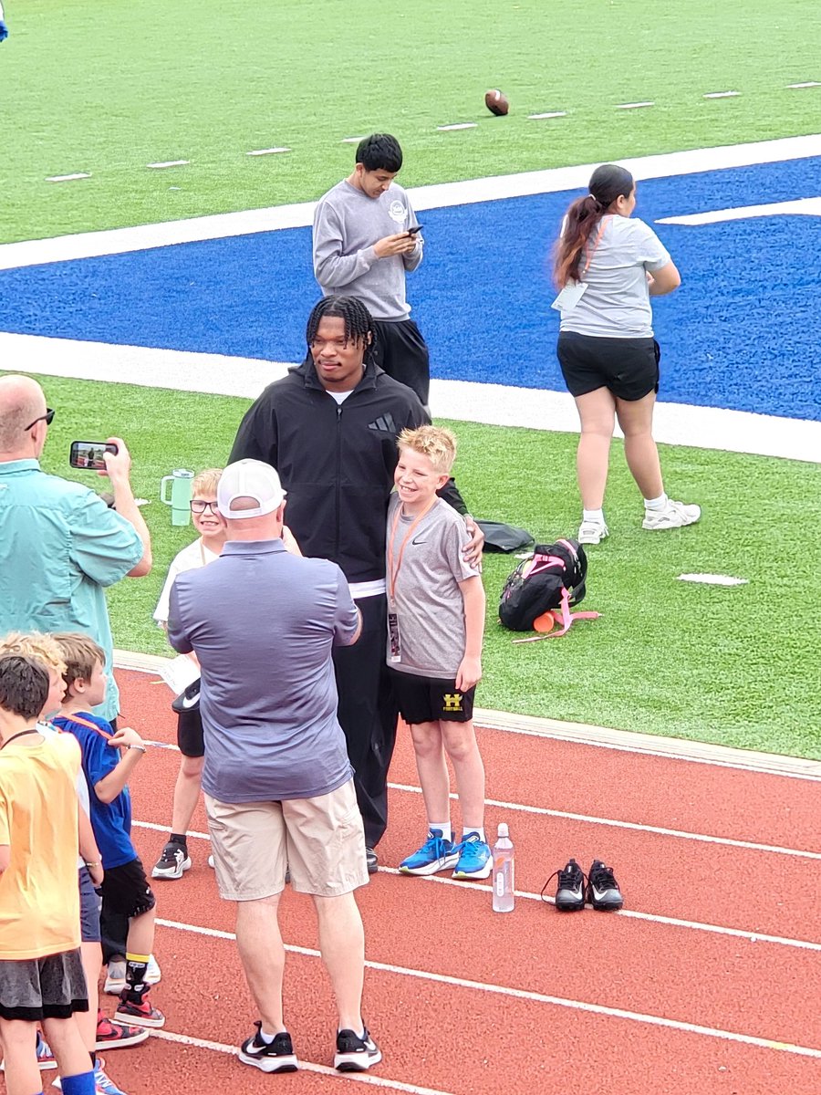 hawkdad56's tweet photo. Brought Jace to the Mitch Tinsley Combine here at Gowans #BreathFire #FootballFactory Thanks to @CoachDrewDallas and @mitchelltinsley ! https://t.co/Fwemk2ROVz