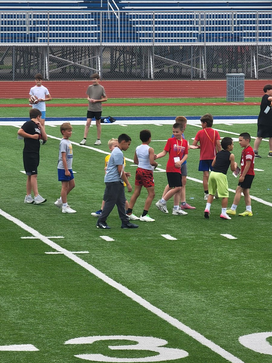 hawkdad56's tweet photo. Brought Jace to the Mitch Tinsley Combine here at Gowans #BreathFire #FootballFactory Thanks to @CoachDrewDallas and @mitchelltinsley ! https://t.co/Fwemk2ROVz
