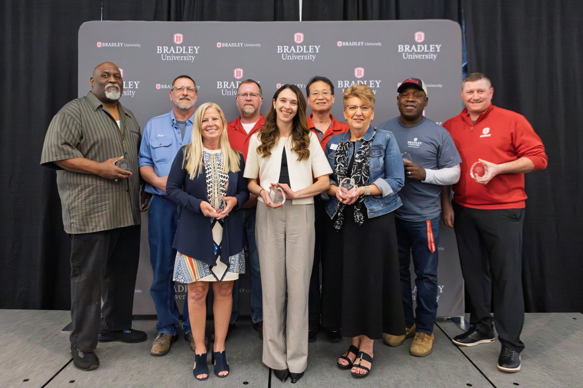 bradleyu's tweet image. Decades of service with countless impacts that shape the student experience here ✨🧑‍🎓🅱️

Congrats to all of our 2026 Employee Service Awardees!

#EmployeeService #BradleyUniversity #Milestone