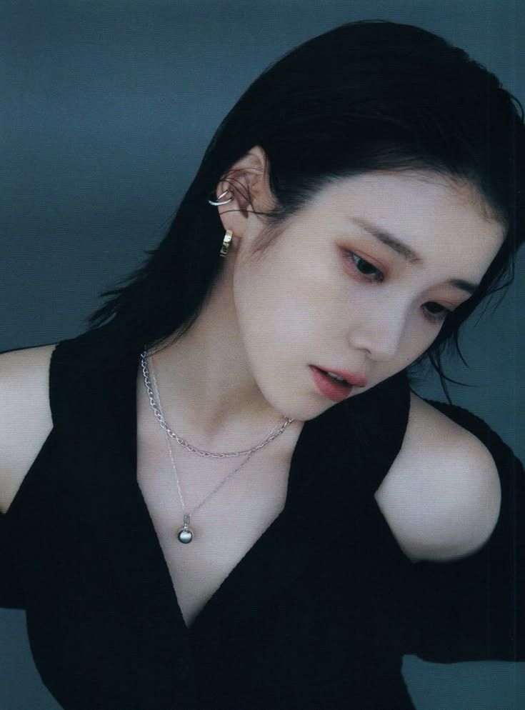 𝚃𝚑𝚢𝚛𝚊 tweet media