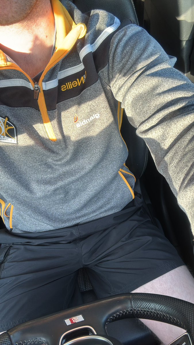 Birishteen's tweet image. Only hung straight fit GAA lads drive SLine #curious #straight #Bi #hung