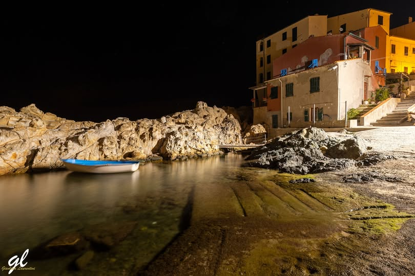 RaBeArt's tweet image. Il piccolo Borgo del Cotone, la parte più antica di Marciana Marina, fotografato di notte. Un piccolo angolo di paradiso. (c) Gianluca Laurentini Photography.
#Photo #Tuscany #italy #night #beach #nature #urban #streetphotography