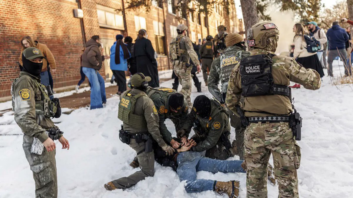 r_noticias1's tweet image. Arrestos de ICE bajan casi 12% tras muertes en Minneapolis y cambio de mando

rnoticias.com.mx/Portal/2026/04…

#ice #minneapolis