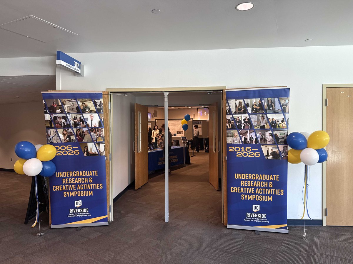 ucrperforms's tweet image. Invitation accepted!

Practice-based research in action at the Undergraduate Research and Creative Activities Symposium yesterday.

TFDP's Bella Merlin introduces three actors to perform a scene from "Three Sisters."

#ResearchInAction #ChooseCHASS #UCRCHASS