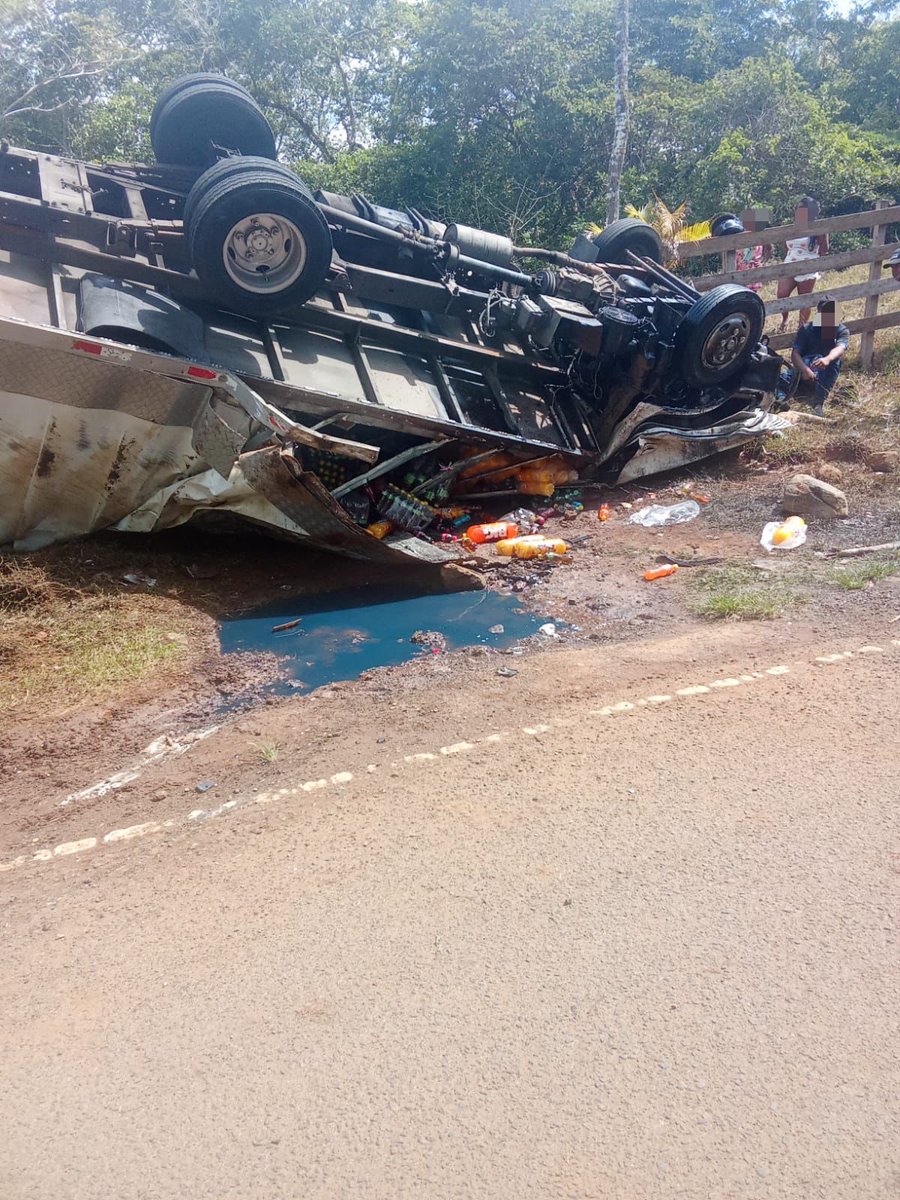 BCBRP's tweet image. #PmaOeste 🚒 Accidente en Santa Rita deja 3 heridos 🚚🤕 Bomberos y SAMER 🚑 atendieron volcamiento. Pacientes trasladados 🏥. Tránsito 🚓 investiga causas. #Emergencias #LaChorrera