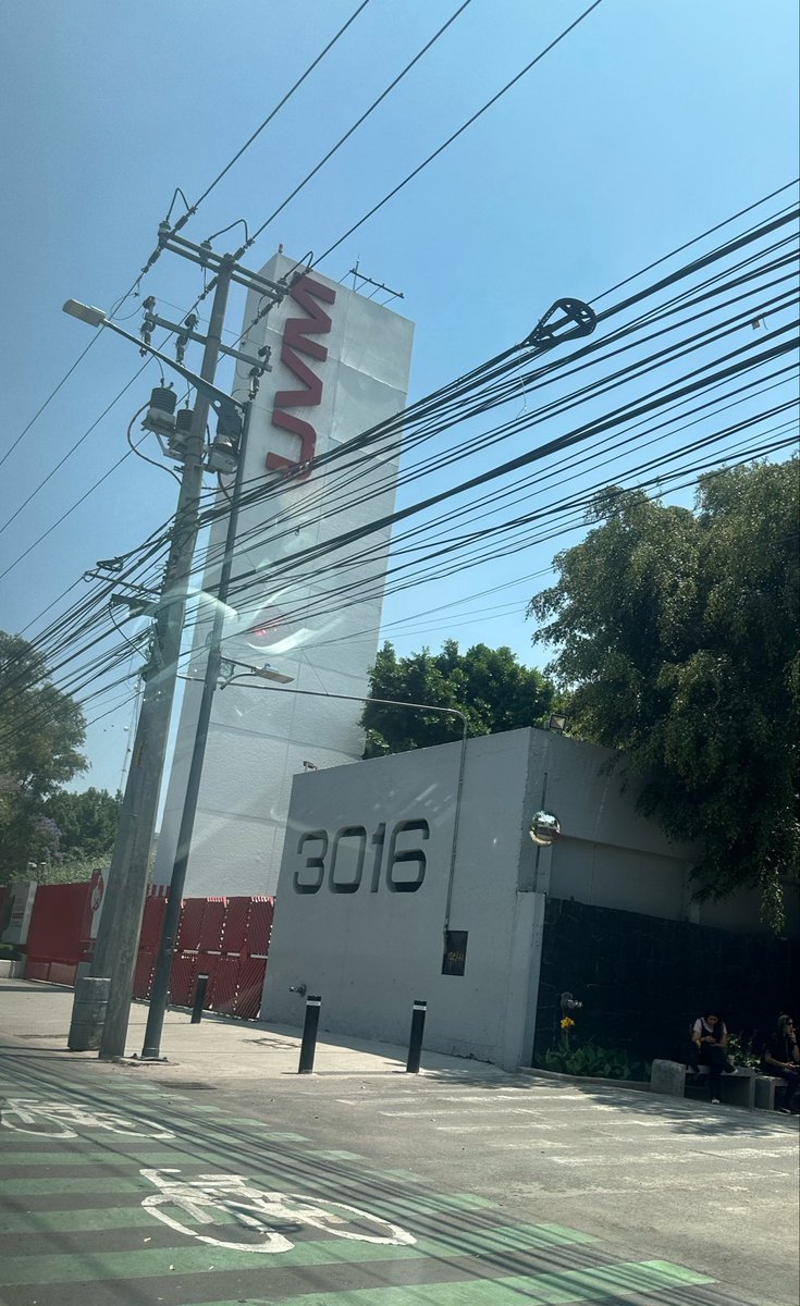 OscarBlancoCdmx's tweet image. #ExploracionUrbana Tres ciclistas 🚴 y 10 motos en media hora Ciclovía Tlalpan #CDMX 🇲🇽🕷️