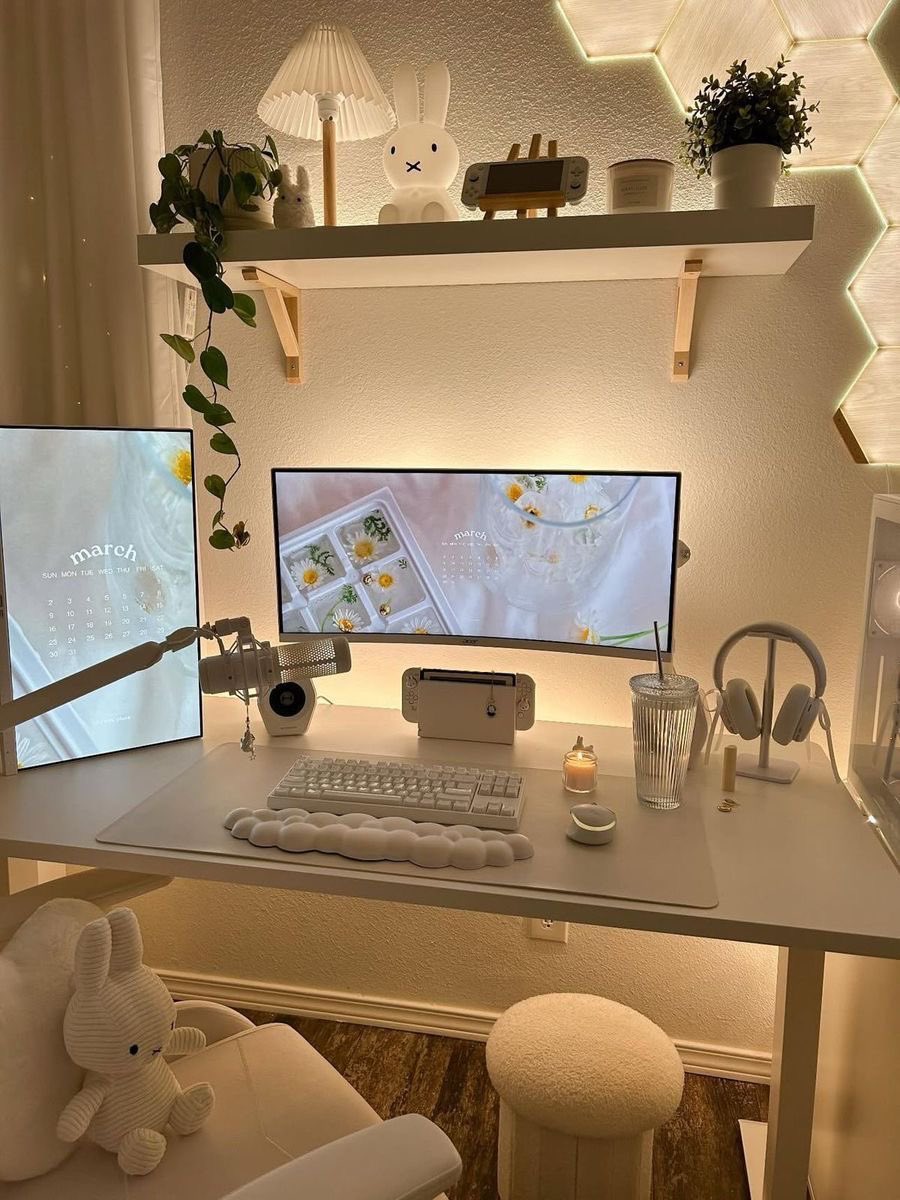 studywwin's tweet photo. Gentee alguém tem indicação de monitor de tela curva como esses aqui??? Eu tô querendo substituir o notebook pelo monitor pq eu acho melhor, e vou usar meu tablet como notebook quando precisar transportar https://t.co/5Pxe34gPFY