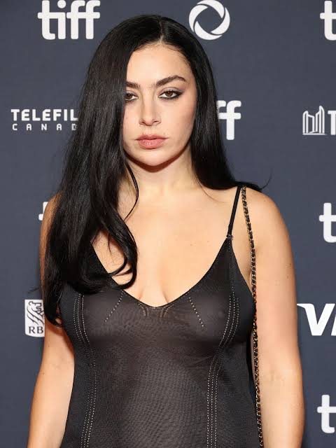 HOEshina tweet media