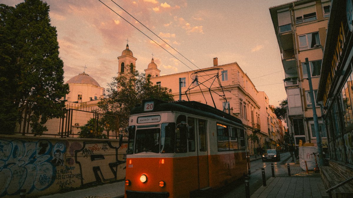 yunszyveli's tweet photo. analog tadında kadıköy caddeleri https://t.co/6a5qc98cvt