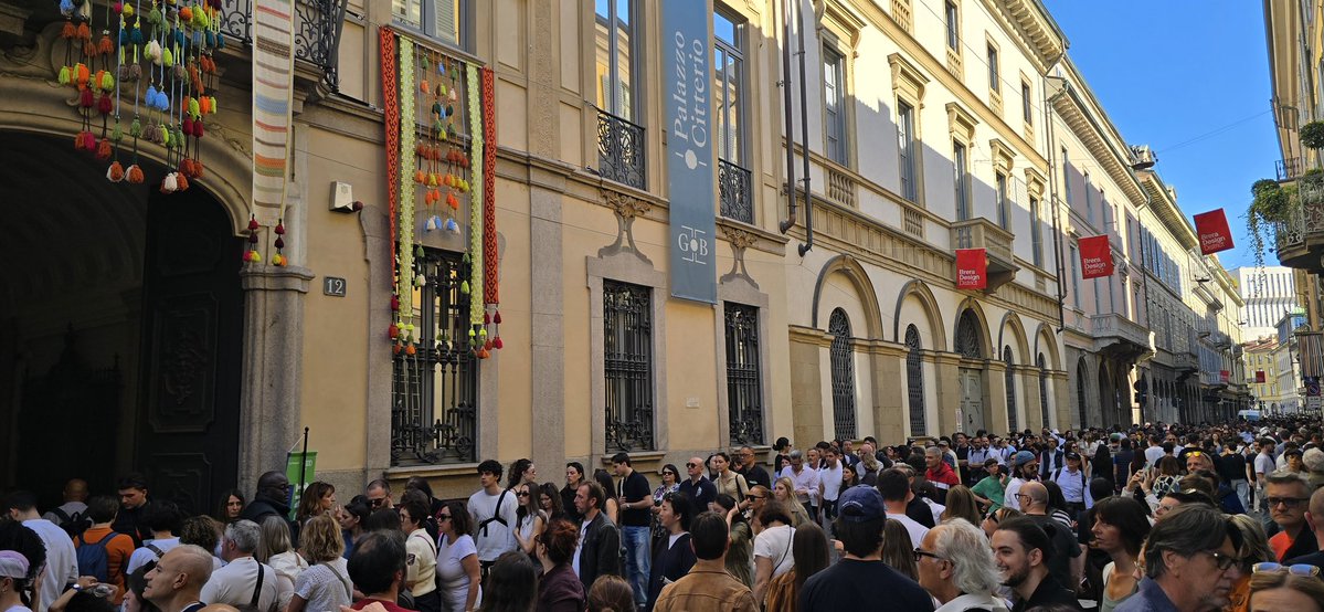 ClaudioBorghi's tweet image. Lasciate ogni speranza o voi che volete intrare... 😍
#Fuorisalone