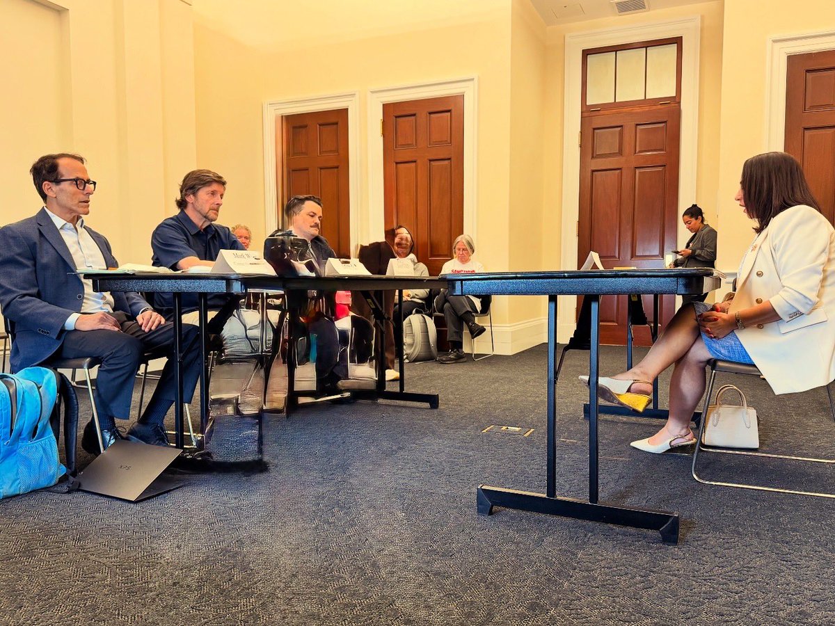 Nostalgik's tweet image. Busy weekend in D.C. 

Capitol Hill memos, LEGO Education, NASA Science/STEM conversations with Kenji Nomura, and back on the water with Capital Rowing Club.

Different spaces. Same lesson:

Show up. Stay humble. Find your rhythm.

#STEMEducation #NASA #Rowing #EinsteinFellows25