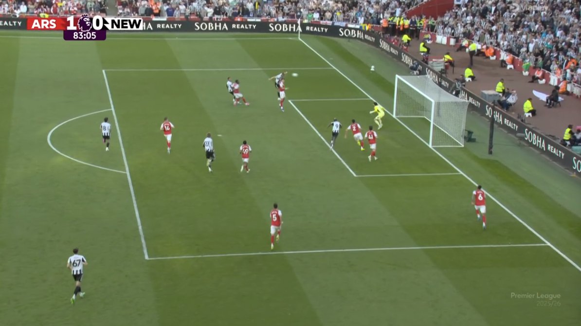 Is this how Newcastle play or they're helping Arsenal win the league #ARSNEW