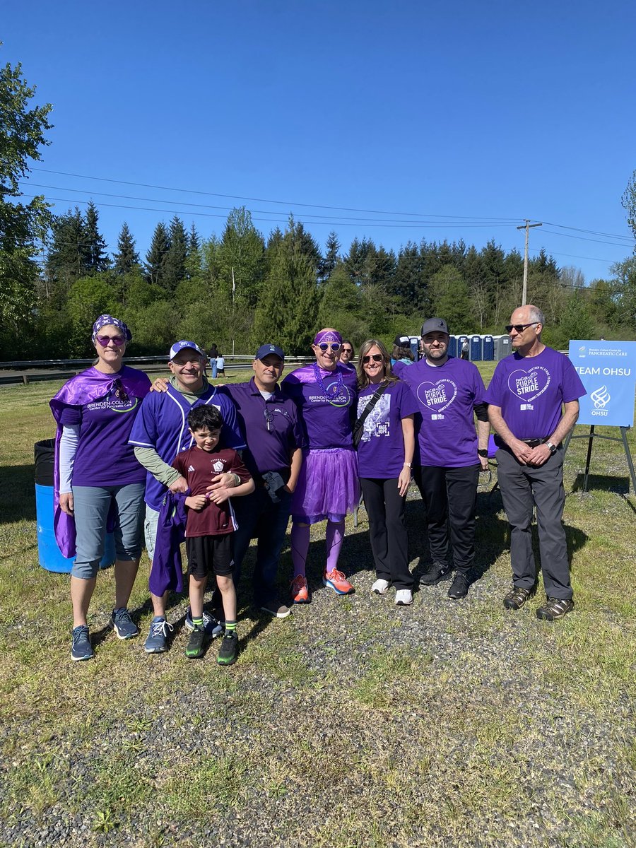 FlavioRochaMD's tweet photo. Gorgeous day ☀️in the #PNW to @PanCAN
#pancanpurplestride with @OHSUKnight
#wagehope #GiveCancerHell in #PDX https://t.co/DtvmwOpWnt