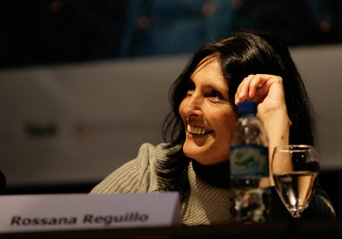 FCC_UASLP's tweet photo. Nos unimos al duelo por el lamentable fallecimiento de Rossana Reguillo, destacada investigadora mexicana y referente central en el campo de la comunicación, los estudios socioculturales y la antropología social en América Latina.

Descanse en paz. 🕊️ https://t.co/qvVQN9YxFG