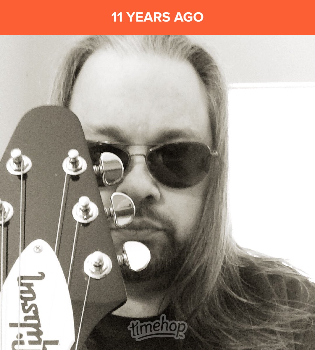 TBonesPrimeCuts's tweet image. 11 Years Ago with my Axe of choice. 
(Before the strokes)

#FlyingV #Gibson #AlbertKing #TBPC #Guitar