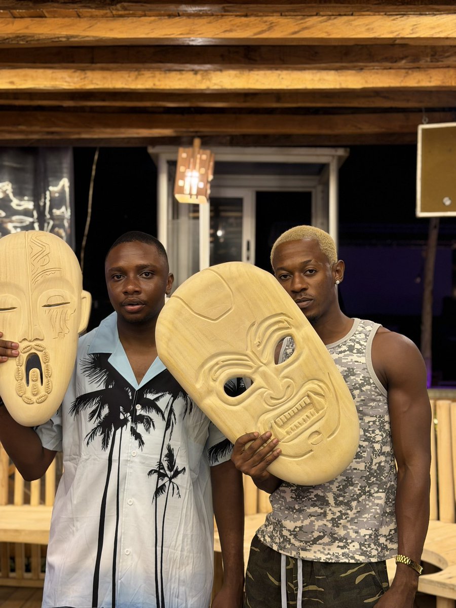 𝔸b𝕒𝕫𝕫 tweet media