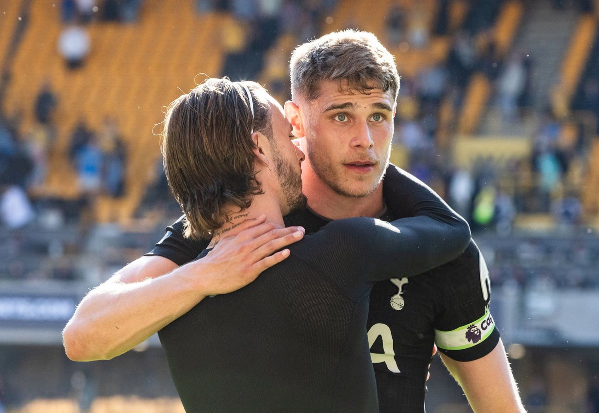 Random Feed tweet media