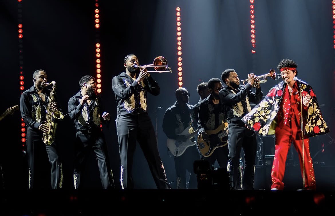 meuolharbm_'s tweet image. ATLANTA, GA! 🌹✨

Hoje tem o oitavo show (25/04) da nova turnê do Bruno Mars, The Romantic Tour que acontece no Bobby Dodd Stadium At Hyundai Field! 🏟️✨

#brunomars
#theromantic