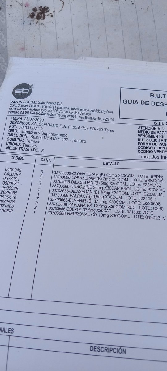 davidro27's tweet photo. @MMAChile @municipiotemuco subo fotos de la rivera del río cautín, donde las empresas que hacen mejoramiento de viviendas y la empresa @Salcobrand cuando hacen remodelaciones de sus locales botan el escombro en la rivera del río cautín, lugar donde la gente se baña en el verano. https://t.co/g1p0TWFl9K