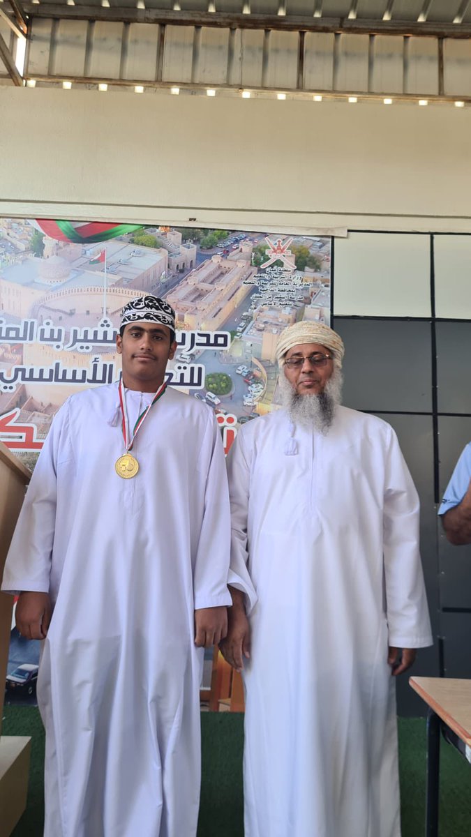 AlbasherScho16's tweet photo. تكريم طلاب الصف التاسع/3 بمناسبة حصولهم على المركز الأول في دوري المدرسة لكرة السلة للصفين التاسع والثامن 🏀🏆
مبارك لأبطالنا هذا الإنجاز المميز، وكل التقدير لجهودهم وروحهم الرياضية العالية✨ https://t.co/0ZShqMminx