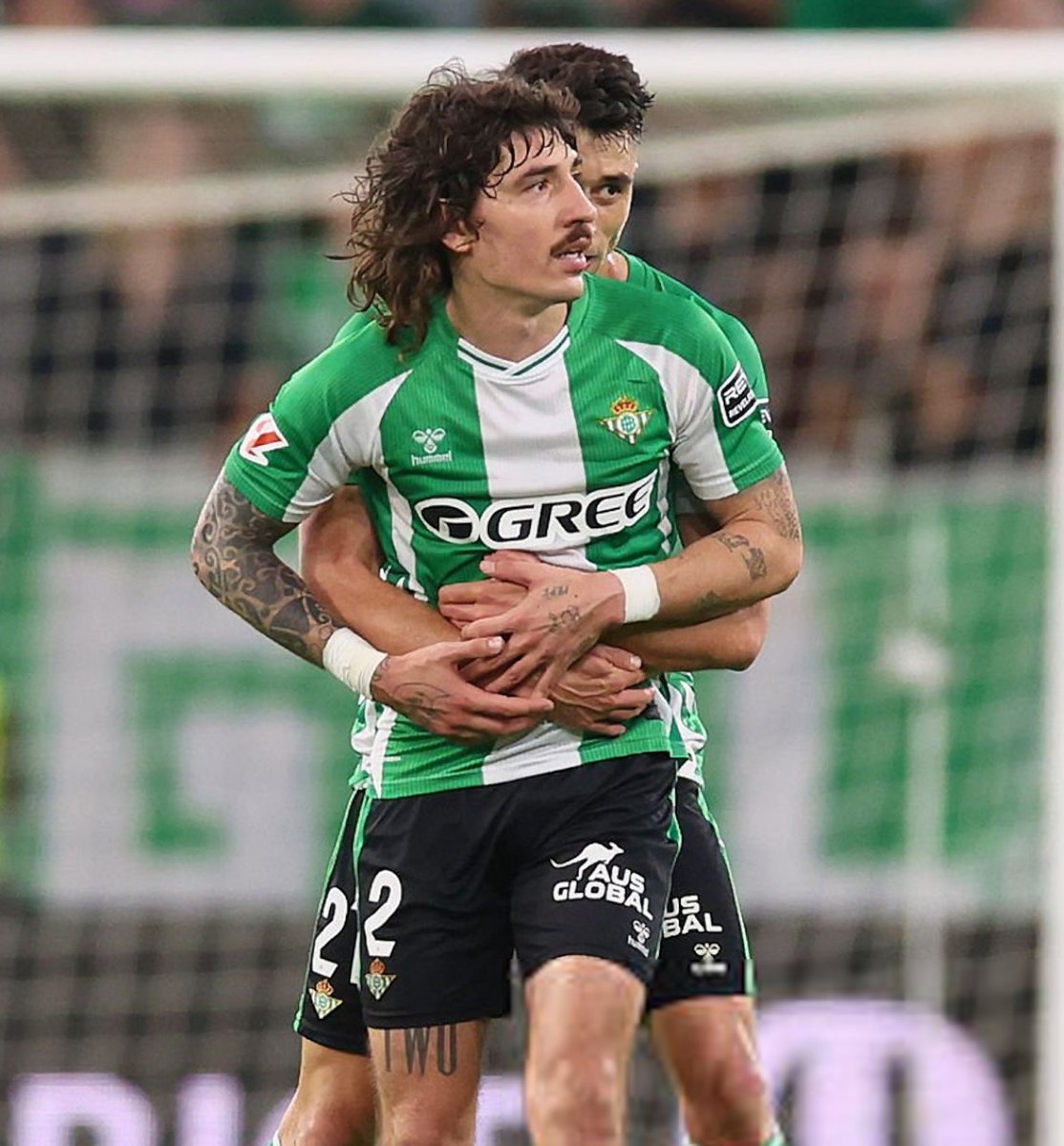 Random Feed tweet media