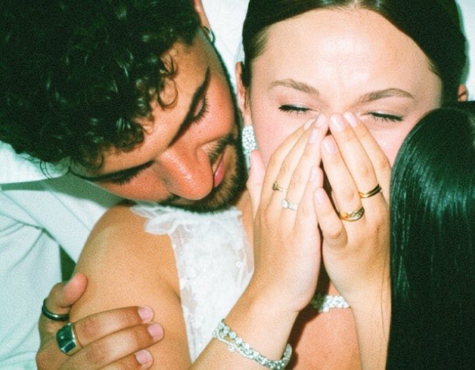 Se eu não soubesse o verdadeiro motivo desta foto podia dizer que foi tirada no dia do casamento 🤣😭🤣😭
Fora de brincadeiras, o momento foi lindoo e a foto ficou INCRÍVEL 👏🏽 #sstvi