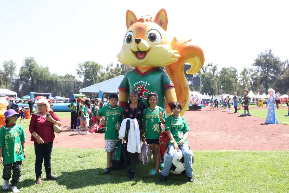 evelyn_parraA's tweet photo. ¡Así se vive #Nanolandia en #VCarranza!
Hoy nuestras niñas y niños ya están disfrutando su día como se merece: con sonrisas, juegos y mucha diversión en familia
Este festejo del Día de la Niña y el Niño ya está en marcha y se siente la alegría en cada rincón del Estadio Fray Nano https://t.co/nj7FrVfDAz