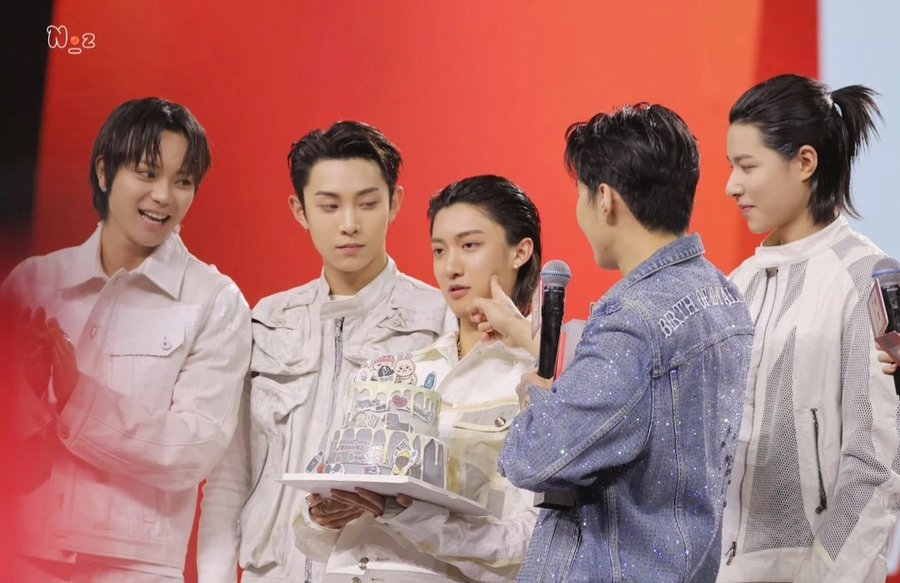 베이 🪩 tweet media