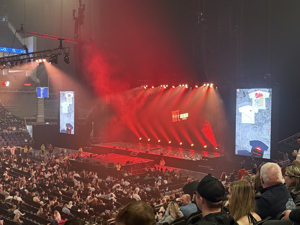 Rach63t's tweet image. Lovely couple of days in London, amazing weather made it even better. #mattrife #comedy #O2 #london #bigben #londoneye