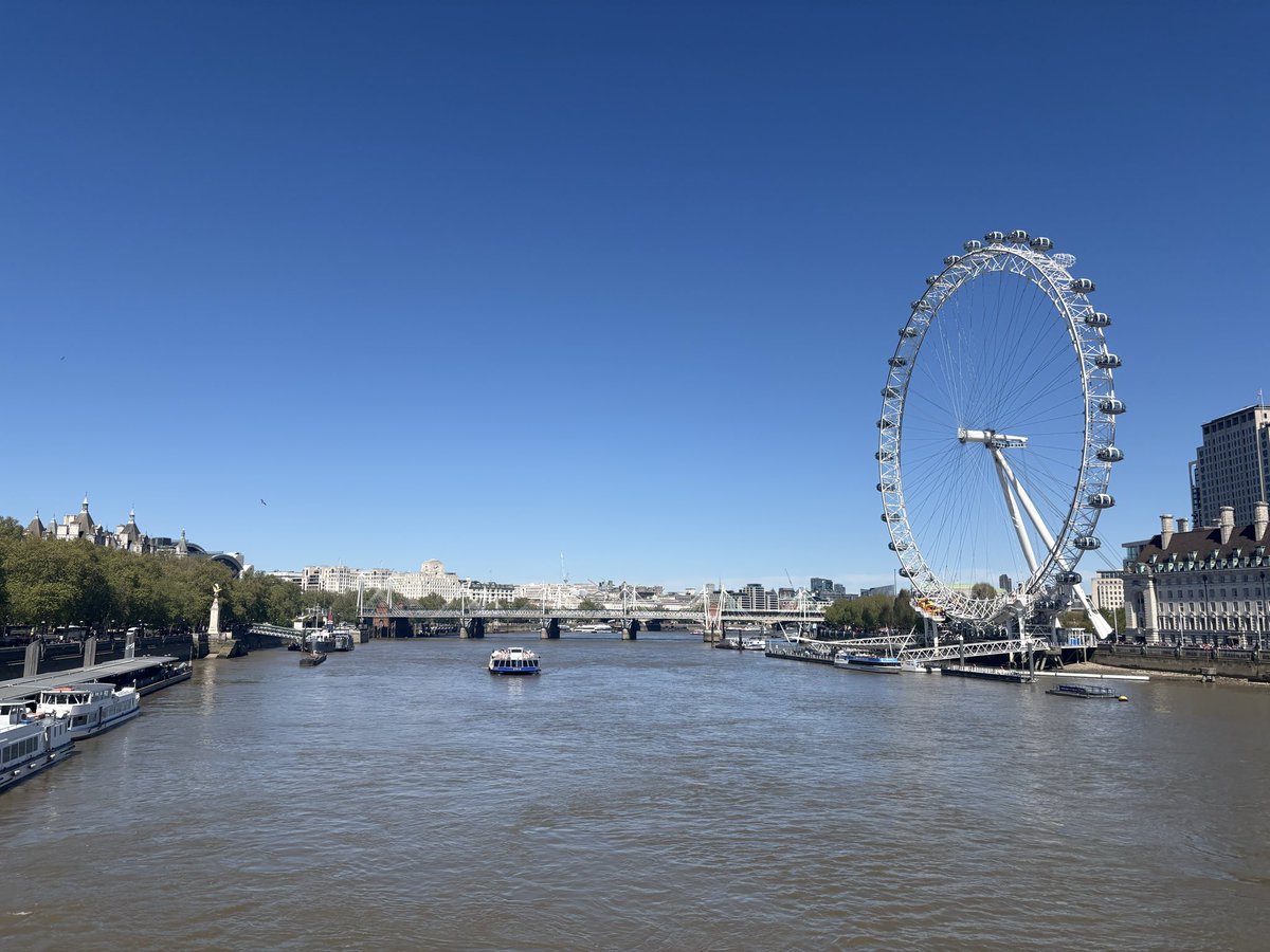 Rach63t's tweet image. Lovely couple of days in London, amazing weather made it even better. #mattrife #comedy #O2 #london #bigben #londoneye