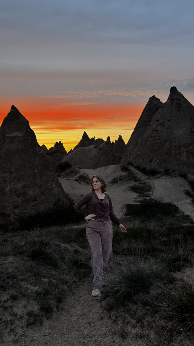 burcuylmaazz's tweet image. Akşamın en güzel tonu, Kapadokya ve ben🌅💛💫

#cappadocia