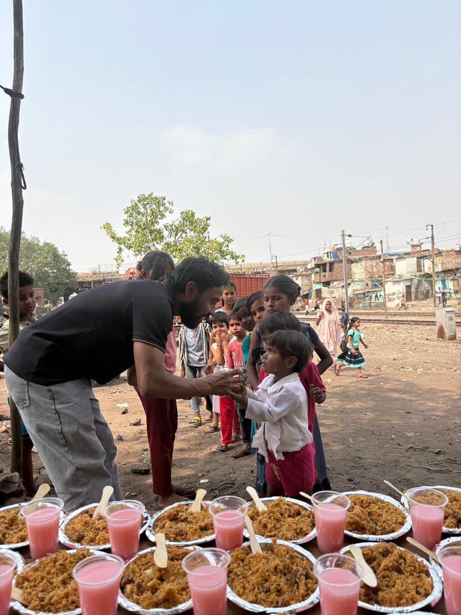 cflct_ngo's tweet image. In Delhi’s extreme heat, Care For Life Charitable Trust served Vegetable Pulao &amp;amp; chilled Roohafza Milk to 400+ underprivileged children. ❤️
Fighting hunger with compassion. 🙏 #MissionRoti #ServeHumanity #NGOIndia