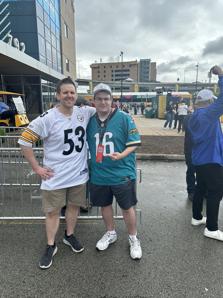 The crossover finally happened <a href="/UrinatingTree/">UrinatingTree</a>