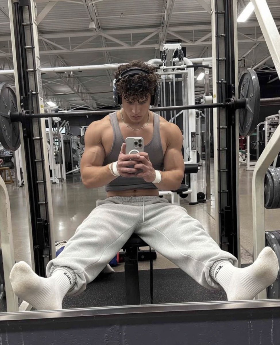 masterjojo12345's tweet image. Good boy go down on your knees and serve daddy’s socks 
#findom #Alpha #cashmaster #sniff