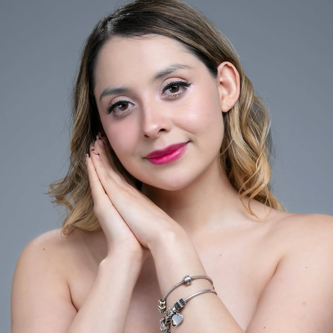 Hoy es un día muy especial de una gran actriz y tenemos la fortuna de ser nuestra Ladybug de lo cotidiano...
¡Feliz cumpleaños <a href="/jezzylw/">Jezzylush 💟</a>! 🎉 🎂

Los mejores deseos profesionales y personales de parte de todo el fandom que nos encanta escucharte en todos tus proyectos 🤗