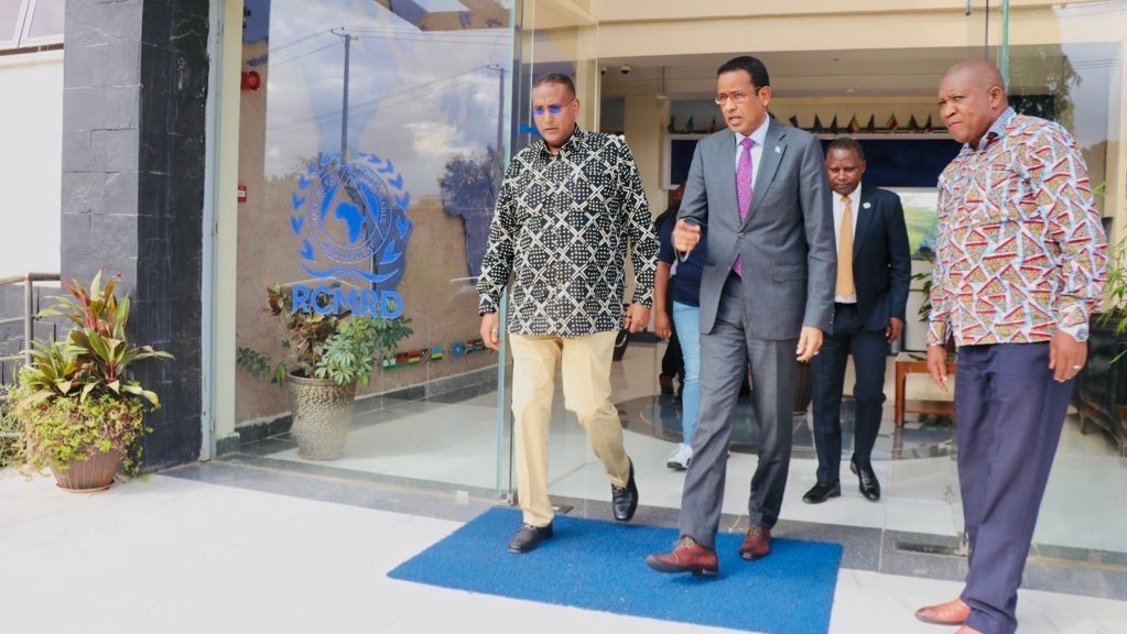 SomaliainKenya's tweet photo. After years of absence, #Somalia has reaffirmed its place within #RCMRD, a regional institution it helped establish in 1975. Somali delegation paid visit & held talks in engagement on geospatial, satellites, drones & data to strengthen early warning systems &evidence-based planβn https://t.co/e2IiPsrcOK