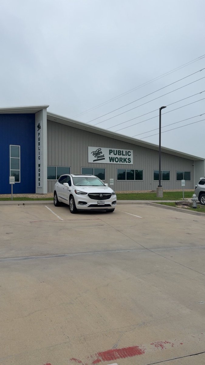 AnciraSalsa's tweet image. Switching gears today. This morning our nonprofit worked with the City Public Works Department on a citywide cleanup effort. Lots of items were collected and especially old tires!🛞 🤠
#community