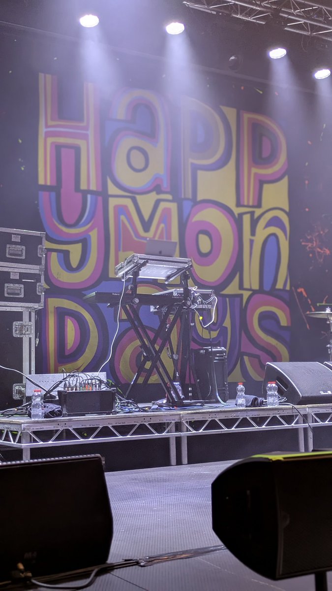 76TMcD's tweet photo. @Happy_Mondays Saving the best for last @mandelahall 
Banter, Tunes, Craic, Memories. What a night to end the Tour 🙌🏻🪇 #AllTheBez 🪇 https://t.co/SJSziQdUyJ