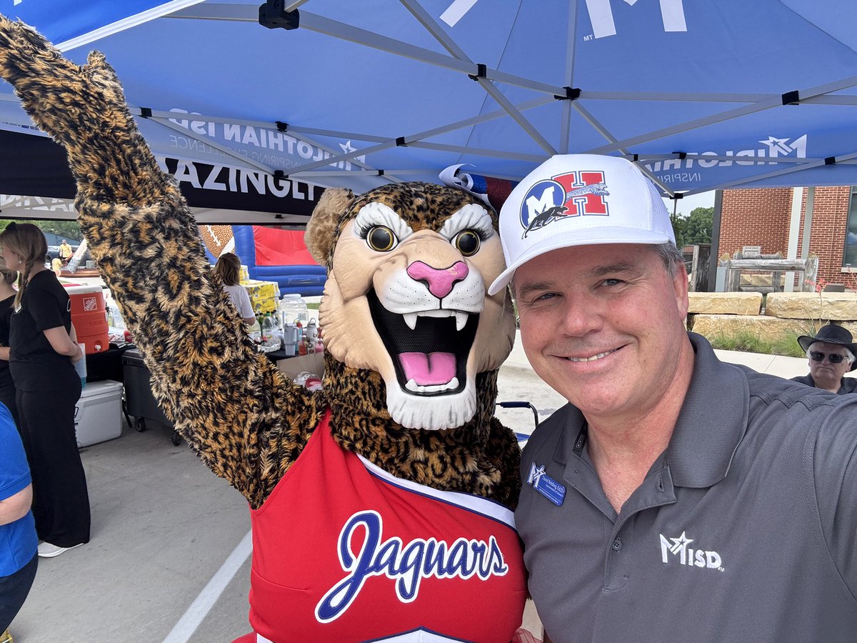Frogman87's tweet image. Midlothian ISD at Midlofest photodump #1!  Great job Heritage HS and Midlothian HS cheer teams!! #MISDProud #InspiringExcellence