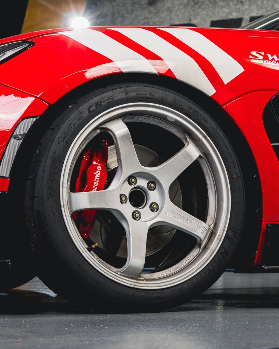 Meguiars's tweet image. If you have sensitive aftermarket wheels, Hot Rims Aluminum Wheel Cleaner is a great choice for excellent cleaning while still being safe! 

#meguiars #wheelcleaner #aftermarket #wheels #wheelcleaning #cleanwheels #RefletYourPassion