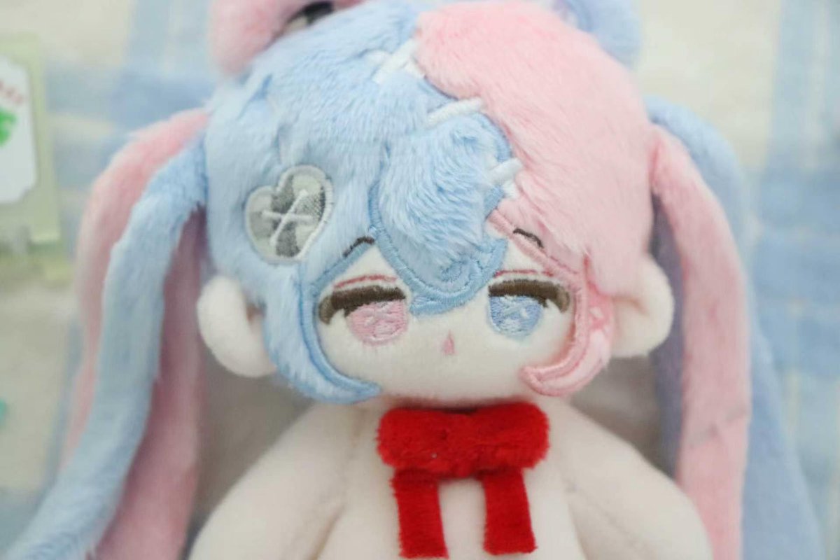 저 이친구 공구할까 하는데
5명이상 수요가 있으면 진행하려 합니다
구매를 원하시면 맘찍 부탁드려요
가슴의 리본은 자수로 변경됩니다