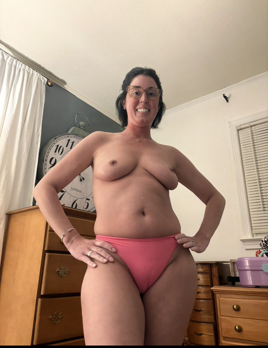 Stacey the undressing MILF tweet media