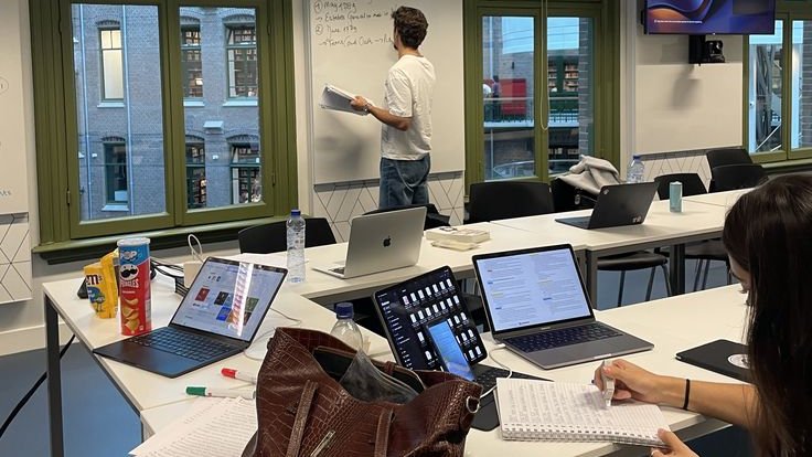 madeleine✶ tweet media