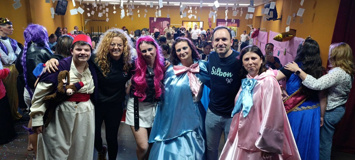 ParticipaCR's tweet photo. El Barrio de Larache-Fuensanta celebra su particular homenaje al “Día del Libro” de la mano de @ladagadorada_ con un musical inspirado en el universo Disney y pensado para toda la familia.

#espaciosasociativos #CulturaDeBarrio #musicayfamilia #CiudadRealEntreTodos https://t.co/HFJ94frkzr