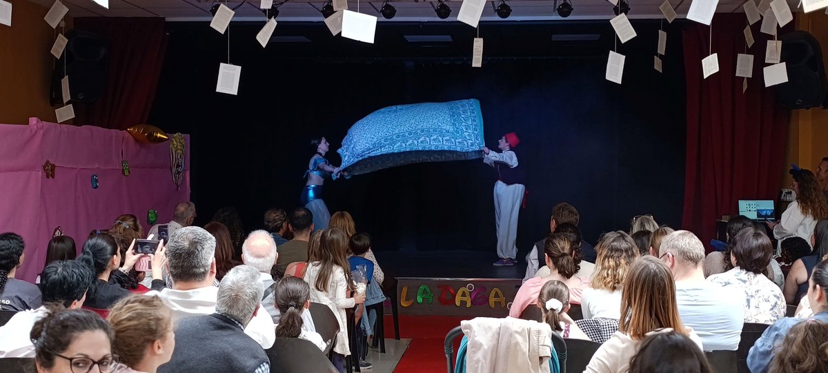 ParticipaCR's tweet photo. El Barrio de Larache-Fuensanta celebra su particular homenaje al “Día del Libro” de la mano de @ladagadorada_ con un musical inspirado en el universo Disney y pensado para toda la familia.

#espaciosasociativos #CulturaDeBarrio #musicayfamilia #CiudadRealEntreTodos https://t.co/HFJ94frkzr