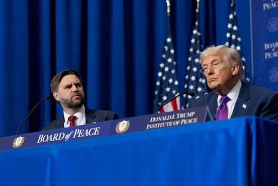 AliMoujani's tweet photo. Minutes ago, a journalist close to the White House sent me the following message:
A serious disagreement between Trump and Vance prevented Witkoff’s trip to Islamabad.
#Iran #PowerStruggle #WhiteHouse #Trump #USPolitics #PoliticalTensions #InsideDC https://t.co/QLZl51Itp5