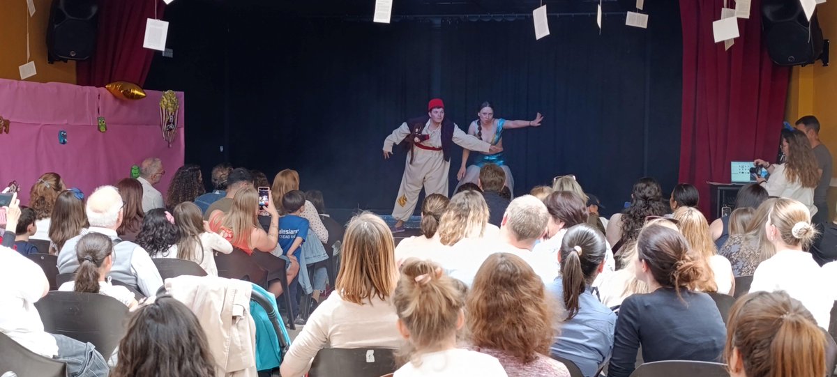 ParticipaCR's tweet photo. El Barrio de Larache-Fuensanta celebra su particular homenaje al “Día del Libro” de la mano de @ladagadorada_ con un musical inspirado en el universo Disney y pensado para toda la familia.

#espaciosasociativos #CulturaDeBarrio #musicayfamilia #CiudadRealEntreTodos https://t.co/HFJ94frkzr
